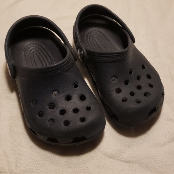 toddler crocs black